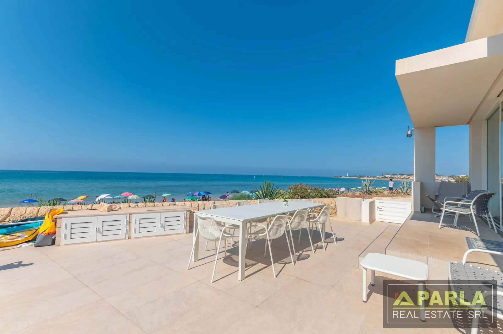 Terrace overlooking the beach — Casuzze
