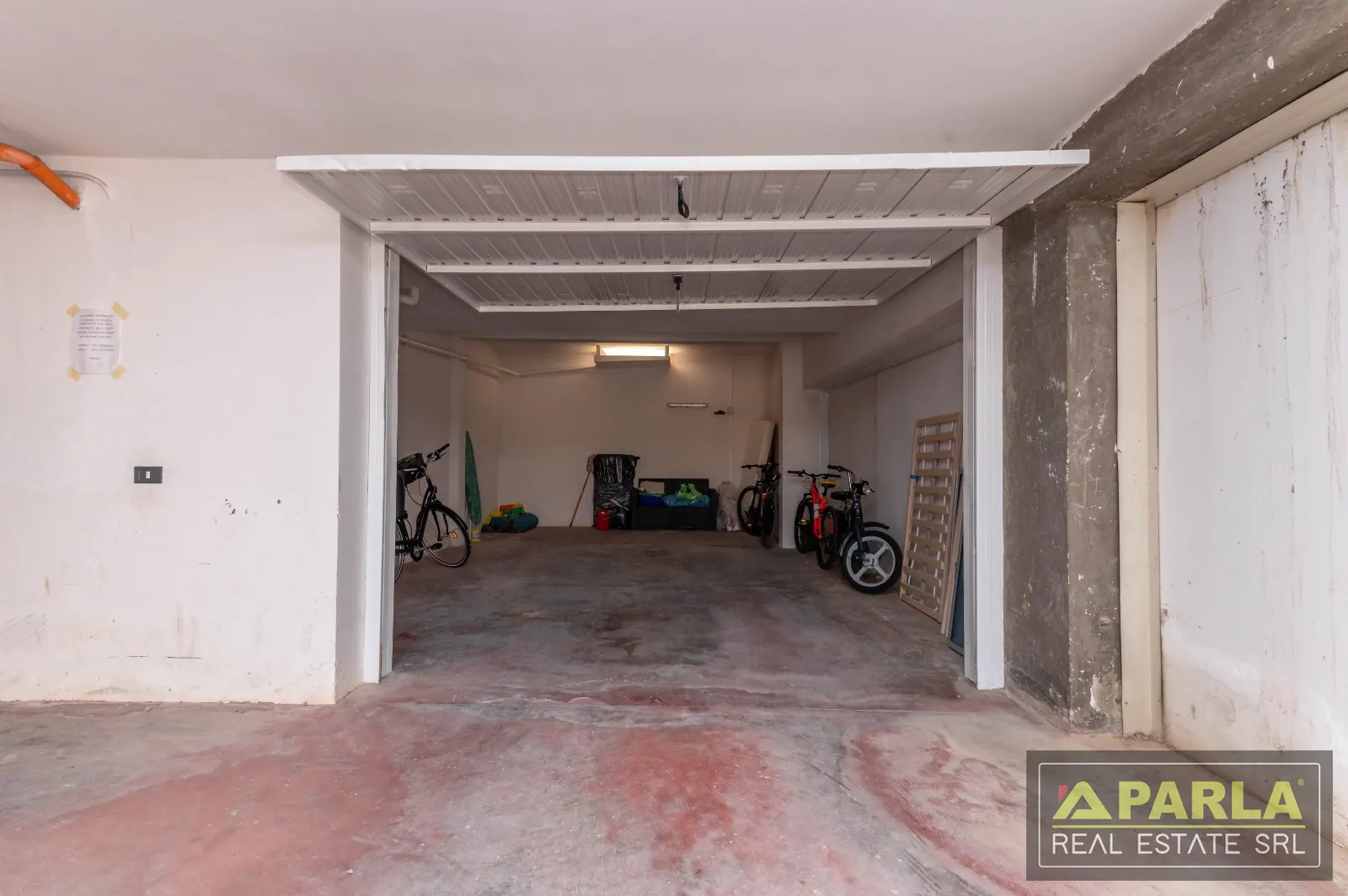 Garage entrance — Casuzze